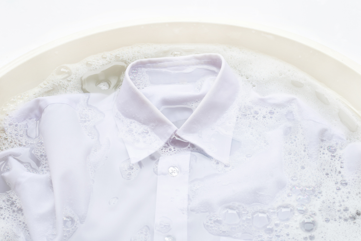 baju putih direndam