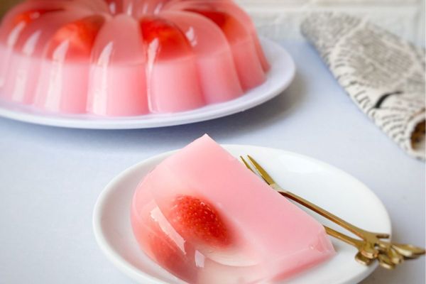 puding buah stroberi