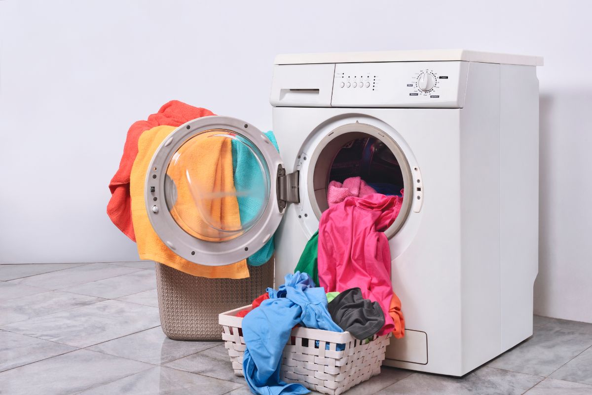 baju cucian di mesin cuci